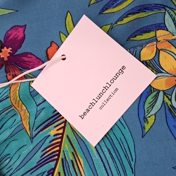 BeachLunchLounge Paradise Teal Sleeveless Button-Up | Tropical Print | M NWT - Picture 3 of 8